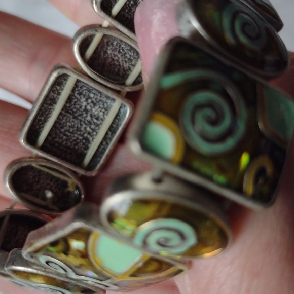 Silver metal and green enamel bracelet - Picture 2 of 4